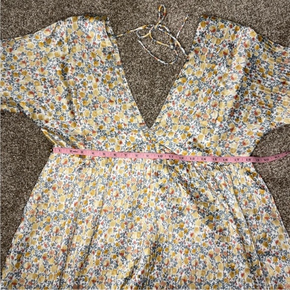 LULUโS ๐ผ๐ผ  Express Yourself White floral print satin babydoll dress - Picture 5 of 9